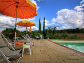 Lush Farmhouse in the heart of Tuscany with Swimming Pool